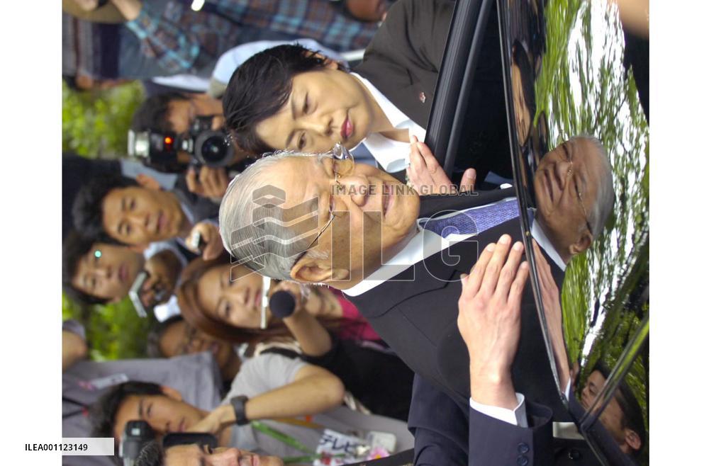 Former Taiwan leader Lee Teng-hui visits war-linked Yasukuni Shrine