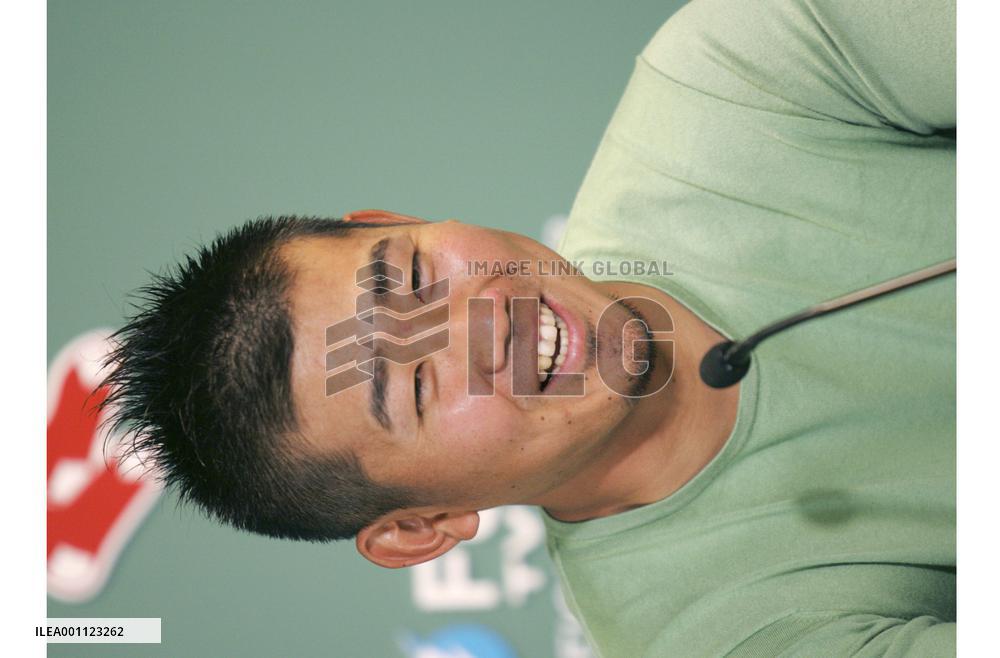 Matsuzaka throws 7 scoreless innings for 8th win