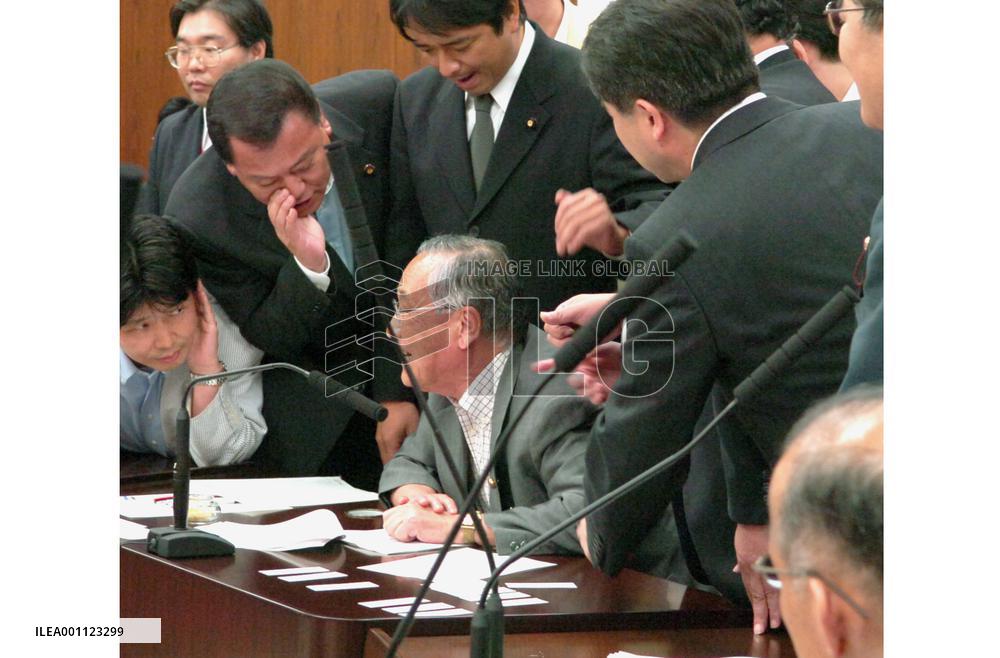 Upper house to OK bill to extend Japan's Iraq mission Wed.