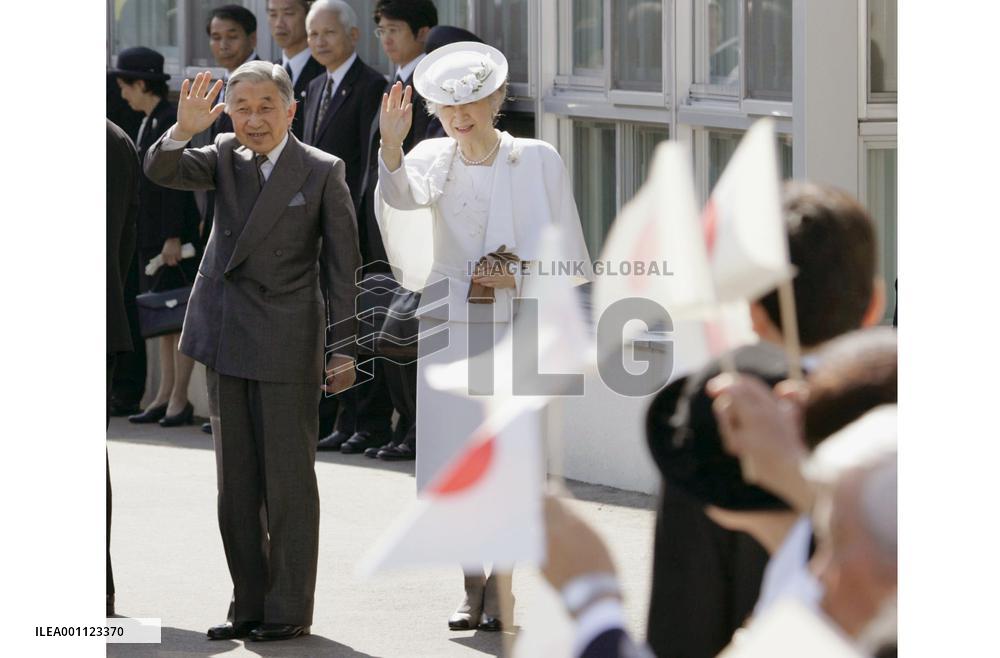 Emperor, empress visit Hokkaido