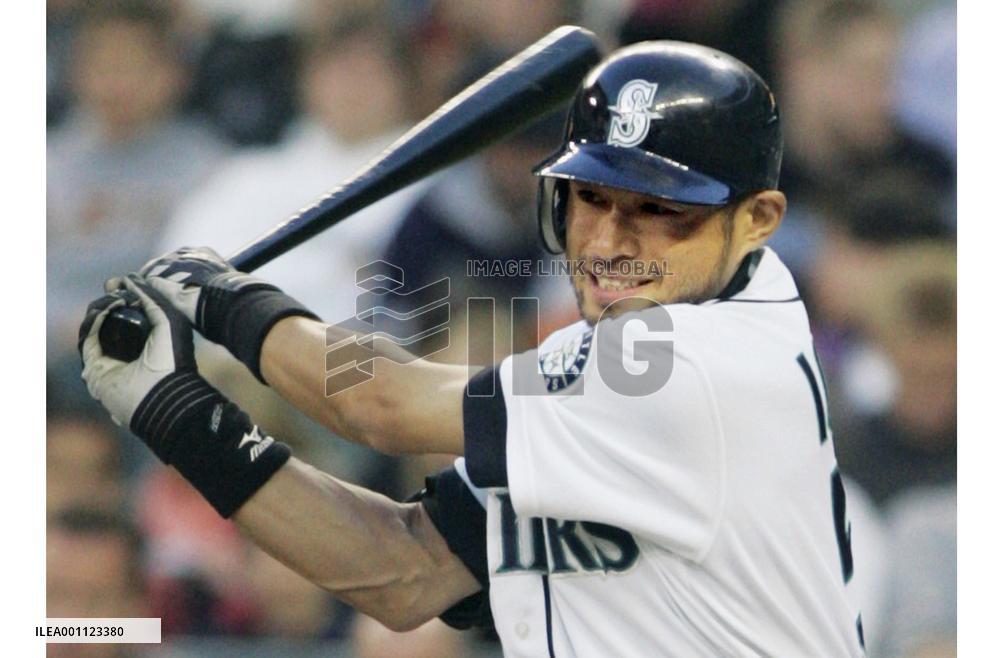 Ichiro extends hitting streak to 18 games