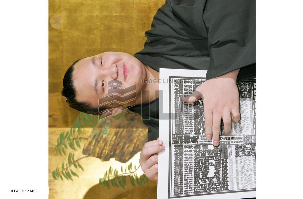 Hakuho joins Asa at the top in Nagoya rankings