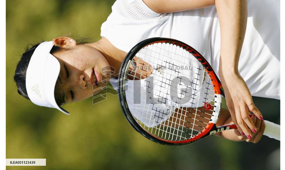 Nakamura defeated by Hingis at Wimbledon