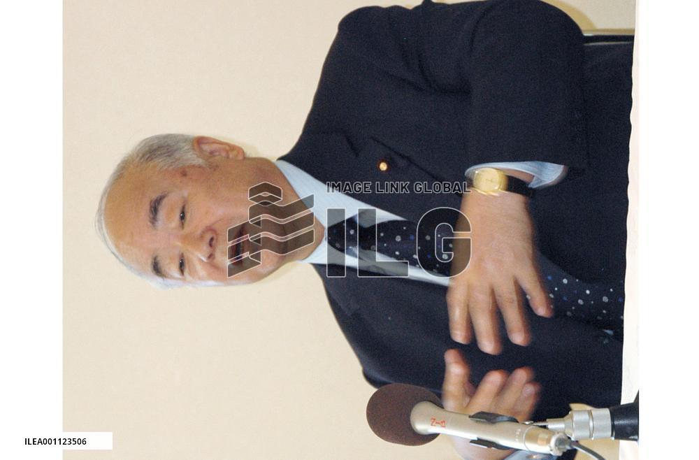 Kyuma apologizes, retracts A-bombing comments