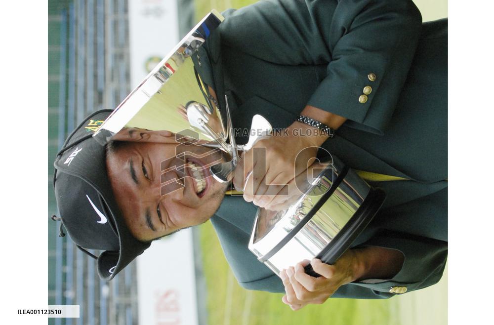 Katayama holds off Takemoto to win Tour Championship