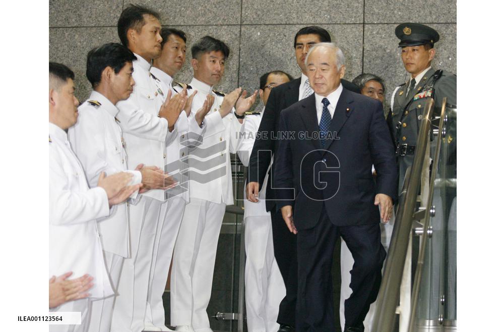 defense Minister Kyuma bows out