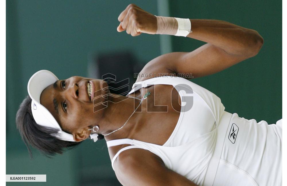 Venus Williams advances to semifinals