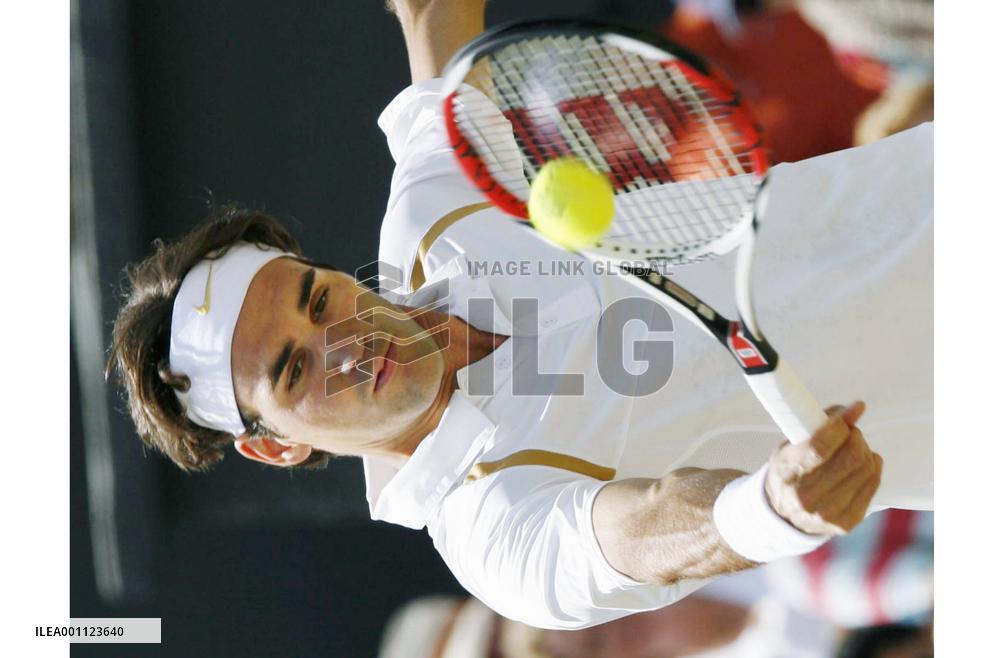 Federer outduels Nadal for 5th straight Wimbledon win