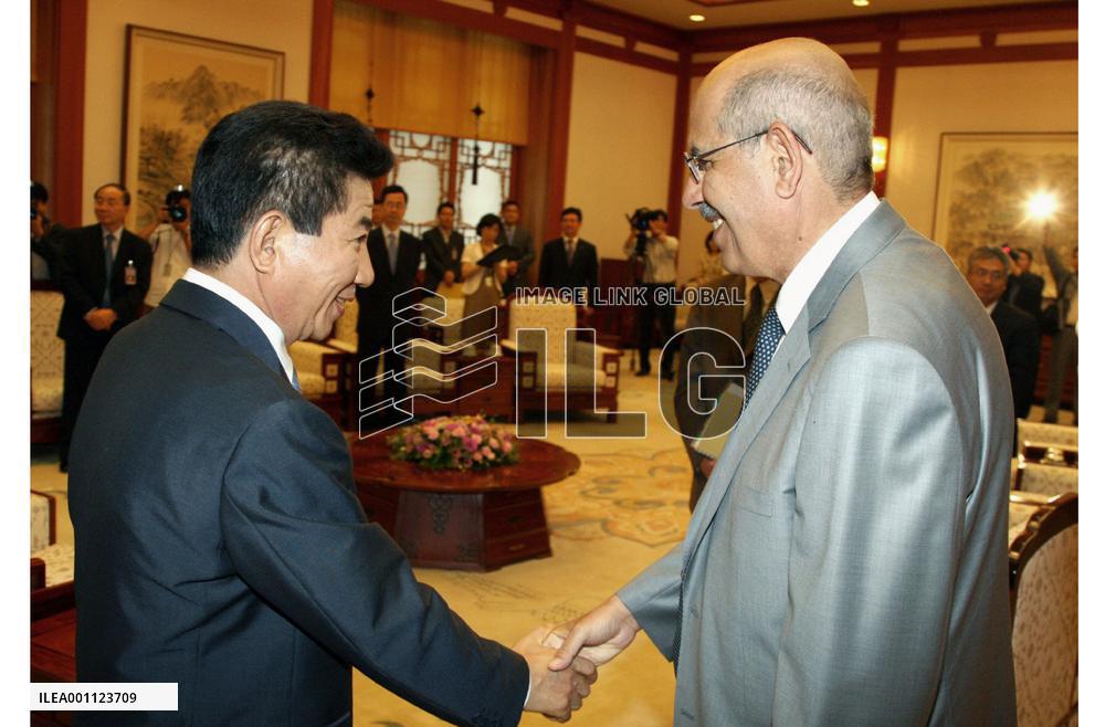 IAEA chief ElBaradei meets with S. Korean Pres. Roh