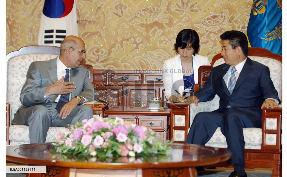IAEA chief ElBaradei meets with S. Korean Pres. Roh