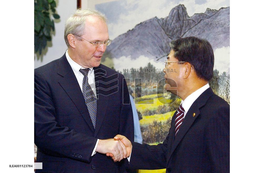 U.S. envoy welcomes shutdown of N. Korean nuke facilities