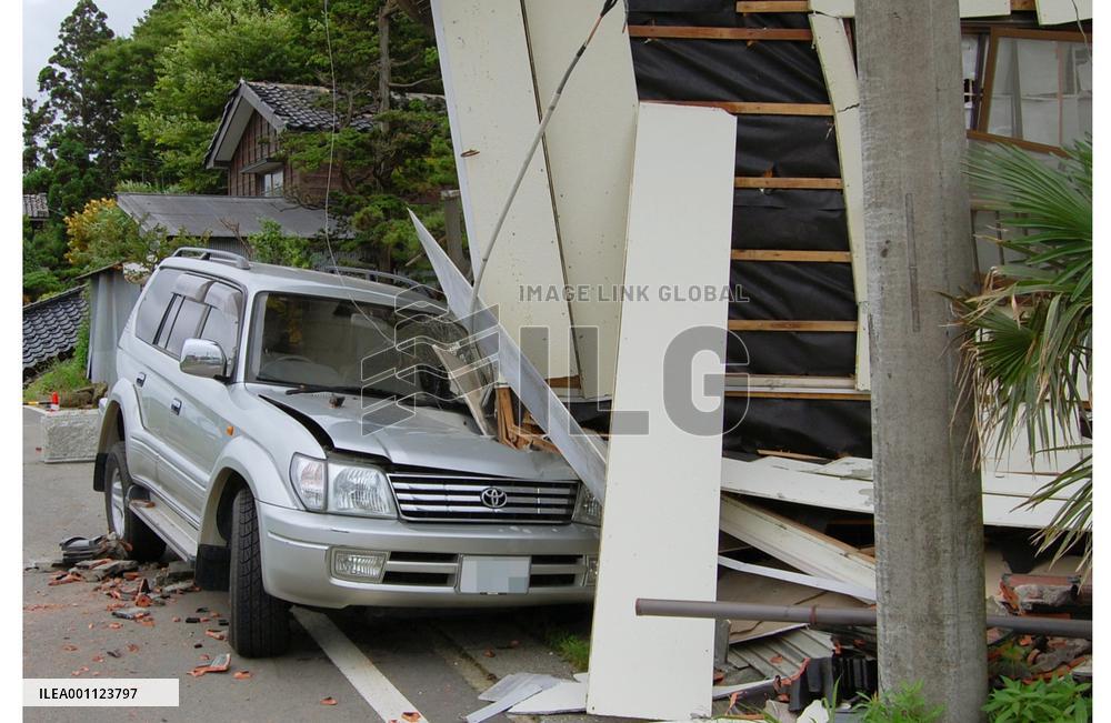 M6.8 quake jolts Niigata, vicinity