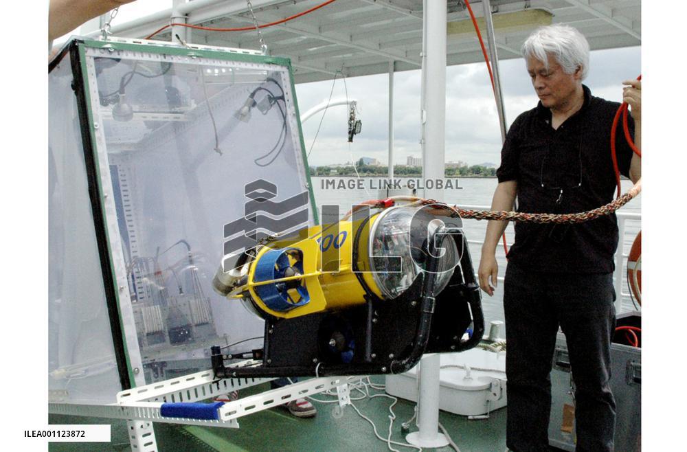 Electrolysis device to replenish oxygen in Lake Biwa
