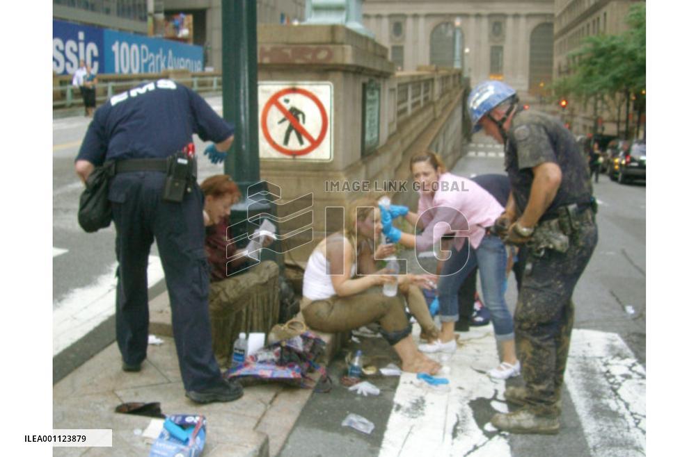Explosion rocks midtown Manhattan
