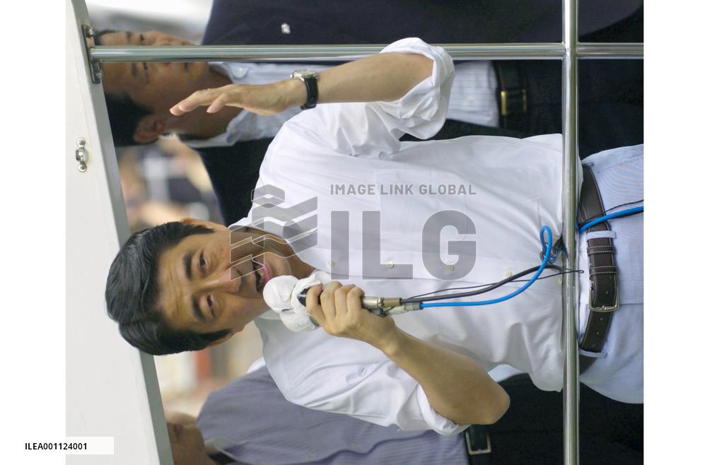 Abe, Ozawa make last pitch for Sunday's national election