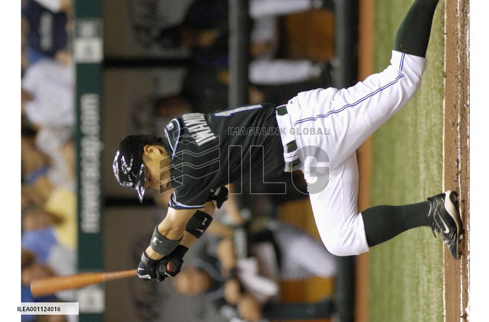 Iwamura singles twice