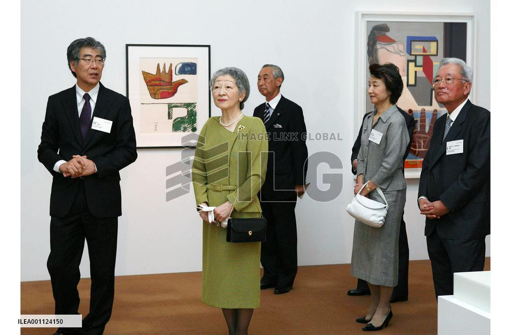 Empress Michiko visits Le Corbusier exhibition