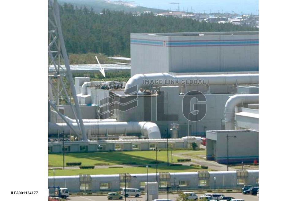 Niigata nuke plant rooftop catches fire, no radiation leaks