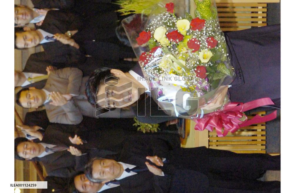 Cabinet resigns en masse ahead of election of Fukuda as premier