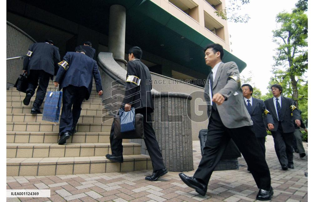 Police raid L&amp;G over fraudulent investment gathering