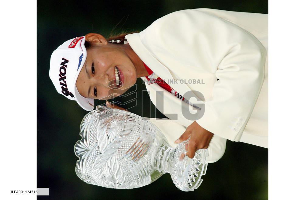 Yokomine ends playoff jinx at Fujitsu Ladies