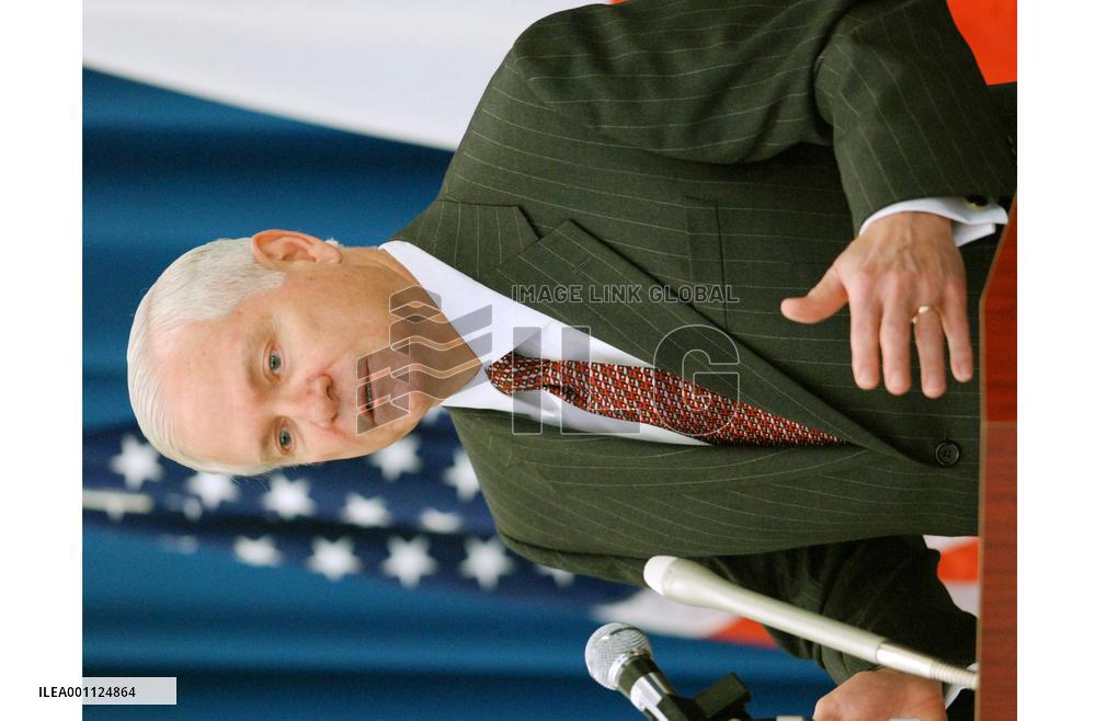 Gates calls for Japan's contribution