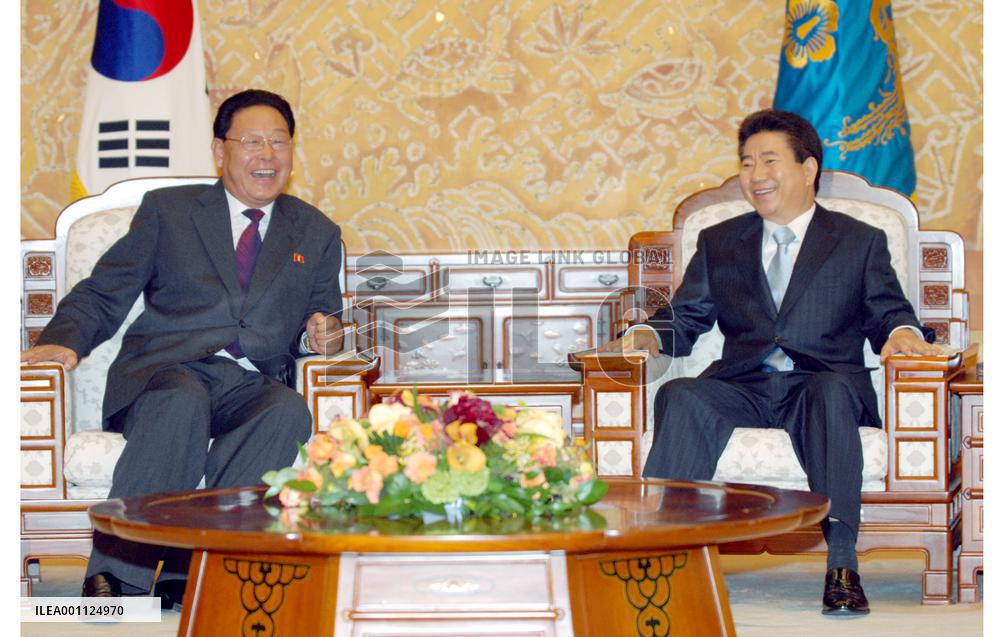 S. Korean president meets N. Korean premier