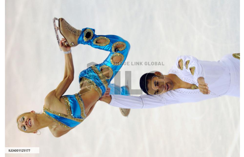 Savchenko-Szolkowy lead NHK Trophy pair short programs