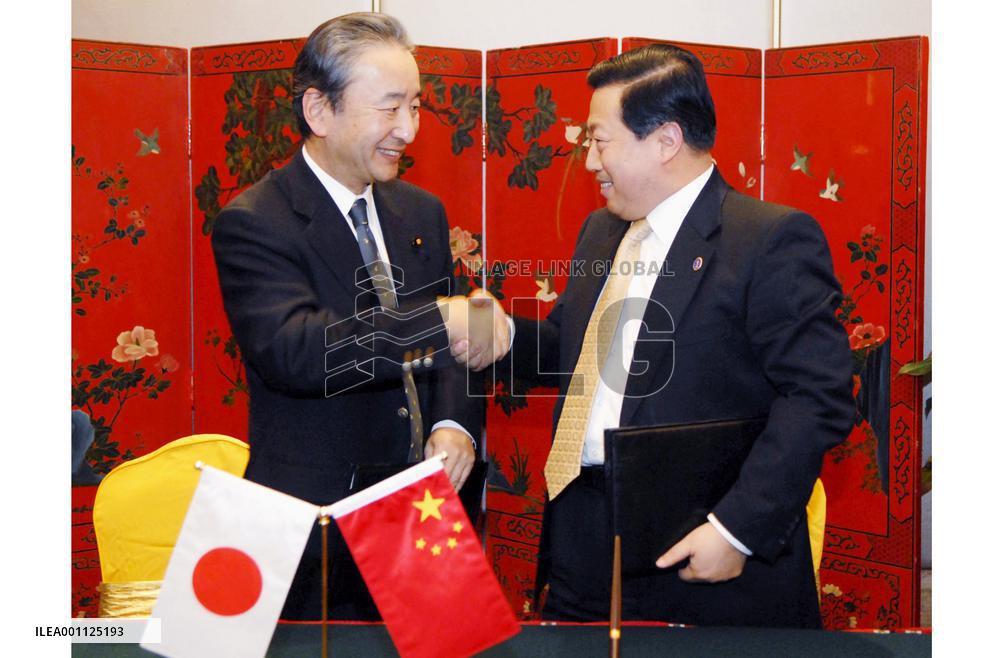 Japan, China agree to work toward data sharing over sandstorms