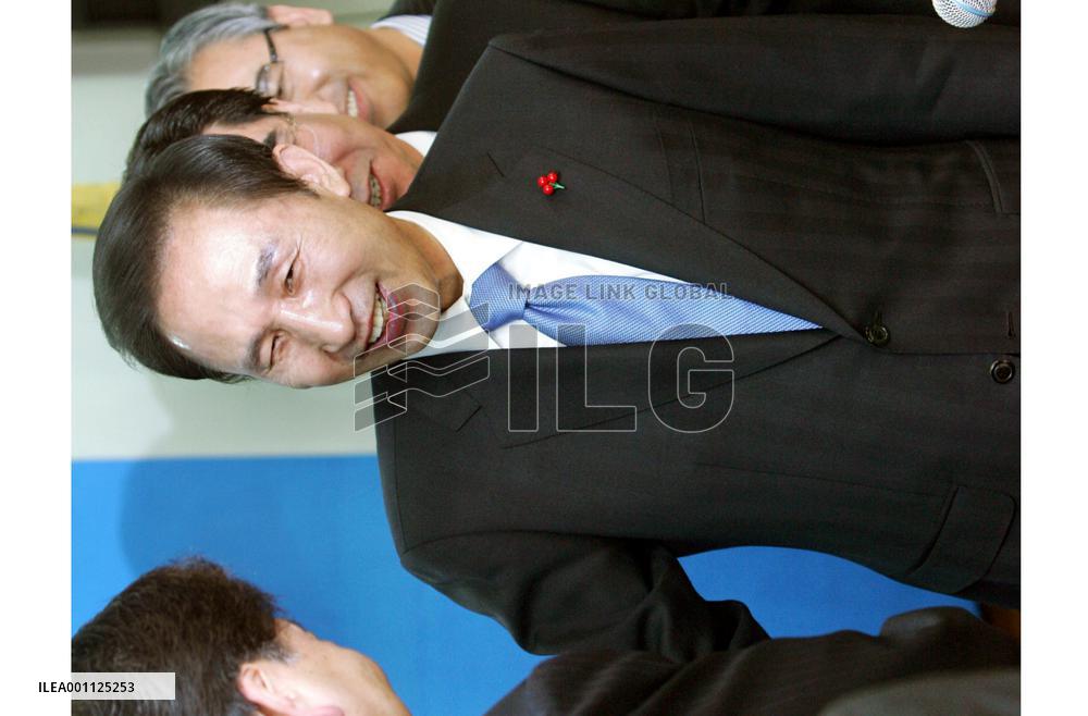 Lee Myung Bak cleared of involvement in financial scam