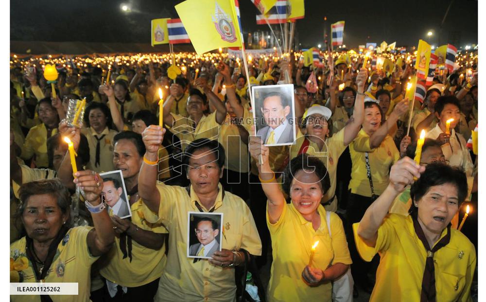 Thais celebrate king's 80th birthday