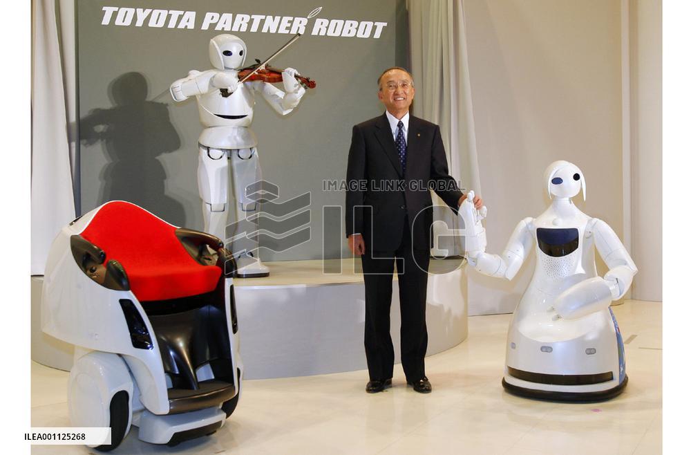 Toyota eyeing practical use of partner robot in early 2010s