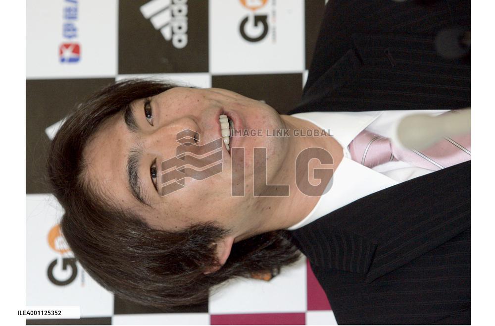 Ogasawara re-signs with Yomiuri for 380 mil. yen