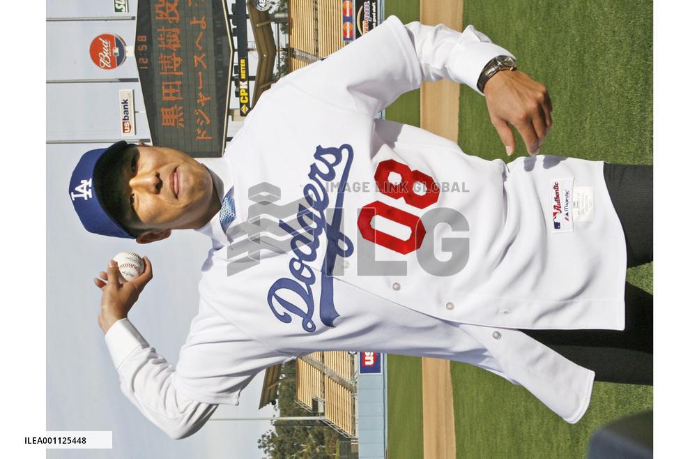 L.A. Dodgers introduce Japanese right-hander Kuroda