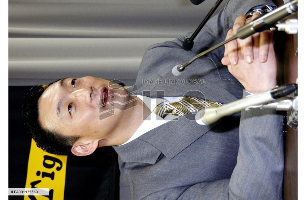 Kanemoto remains highest-paid Japanese player