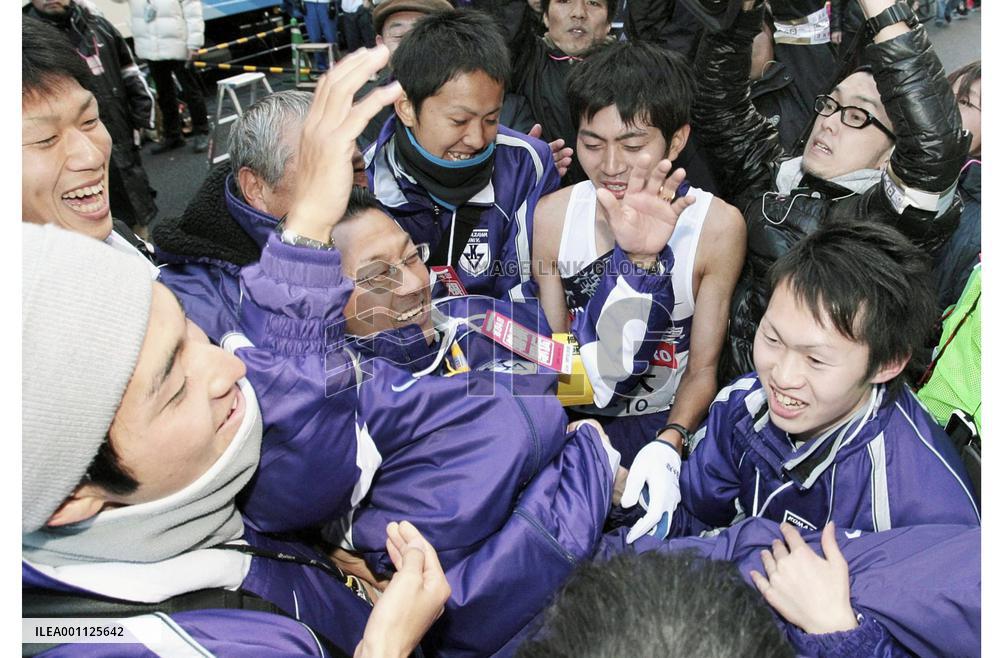Komazawa comes from behind to win Tokyo-Hakone ekiden