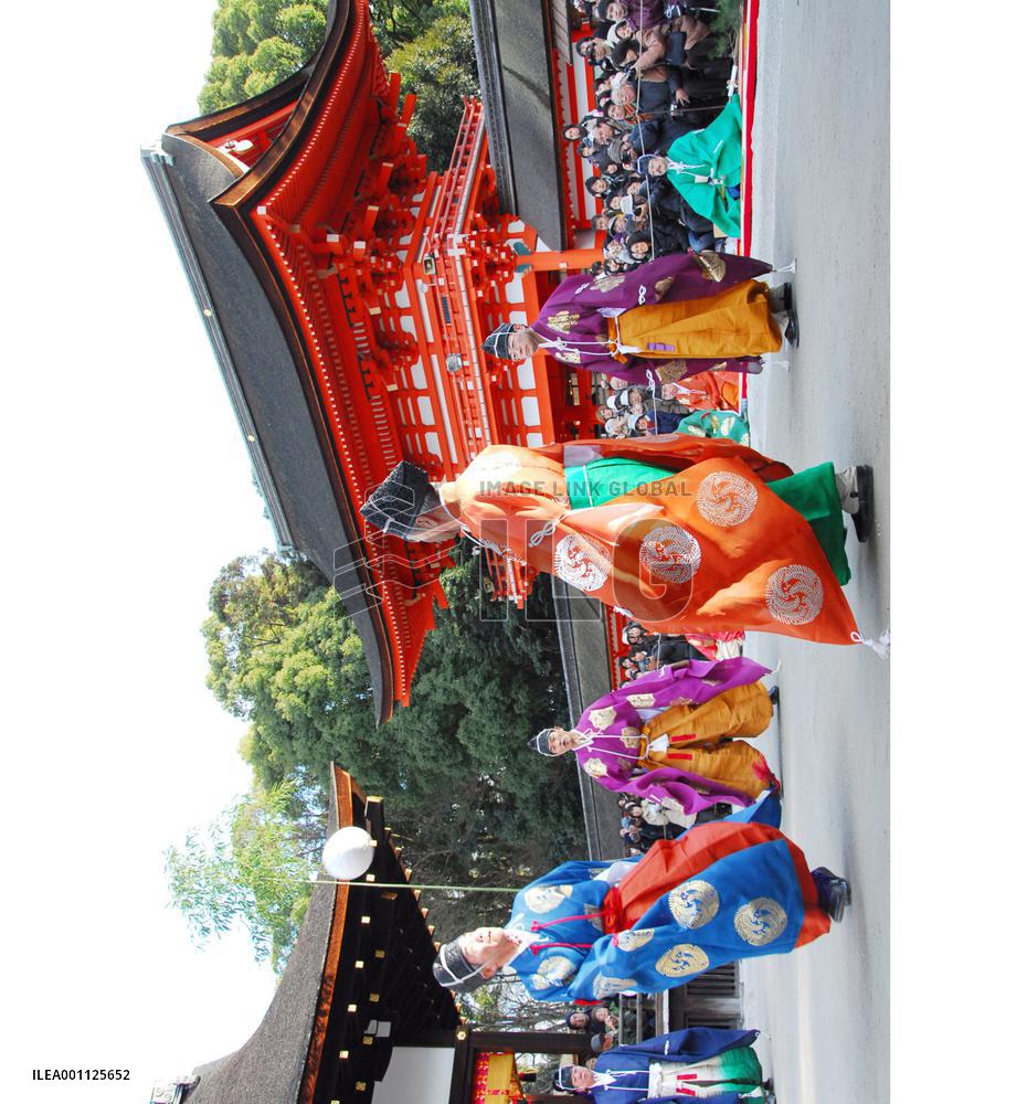 Ancient New Year 'Kemari' ball game reenacted in Kyoto