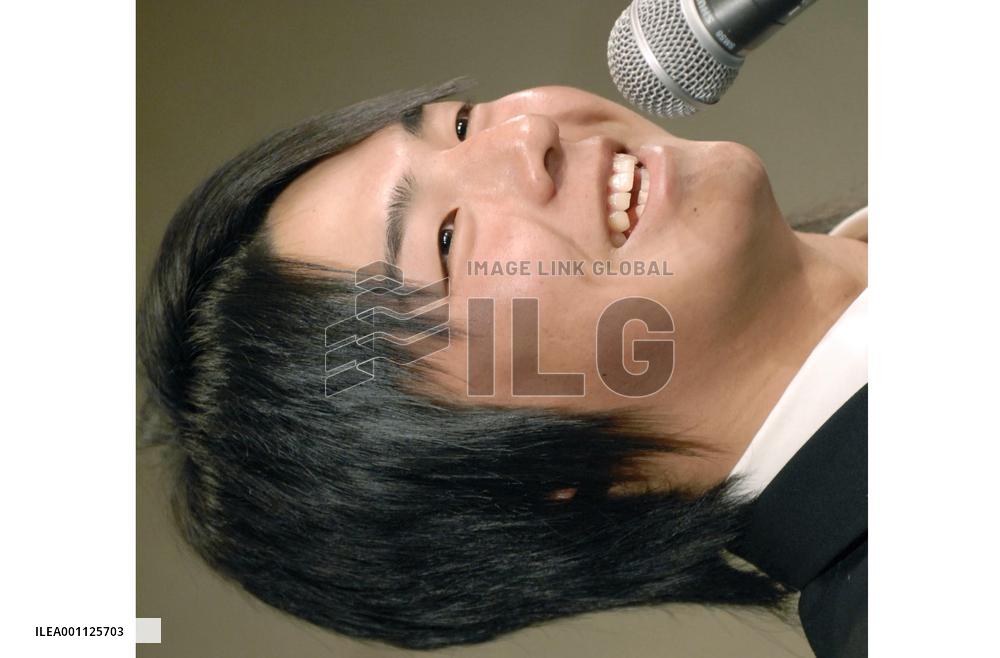 Teen sensation Ishikawa turns pro