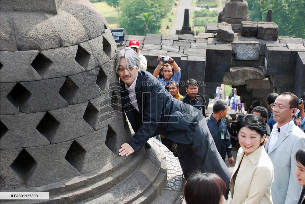 Prince Akishino, Princess Kiko visit Borobudur Temple