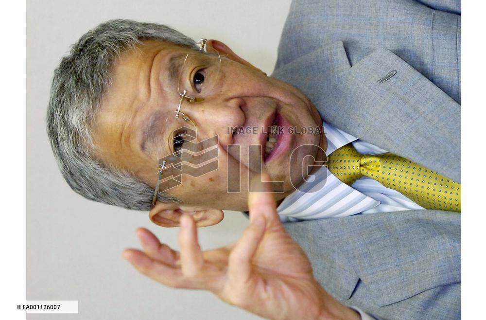 'Mr. Yen' predicts further global slowdown