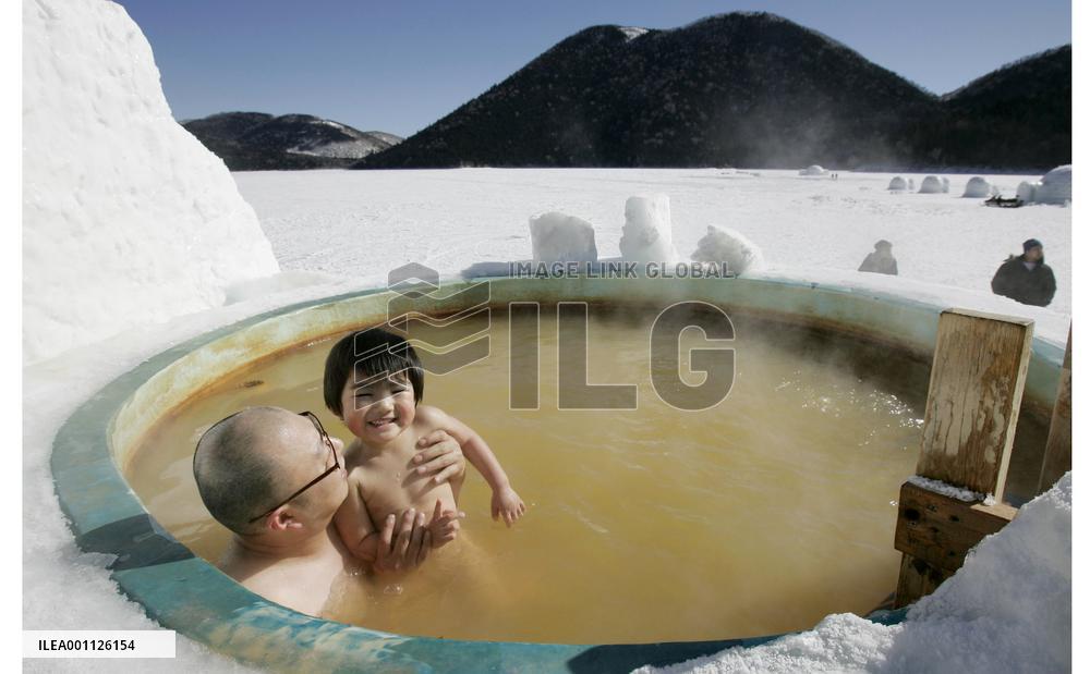 Hot spring offered on frozen lake in Hokkaido