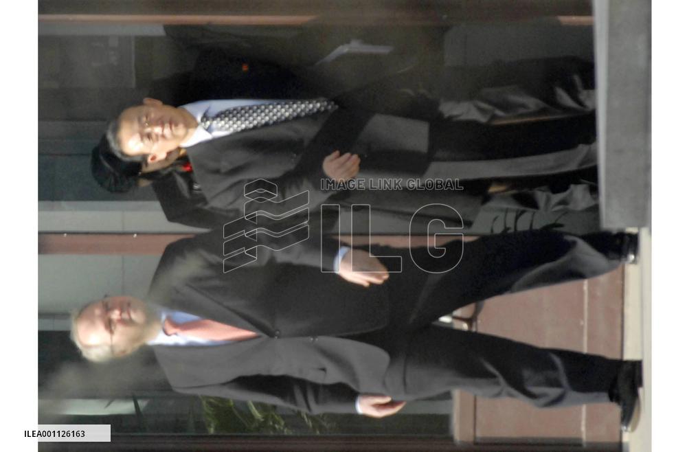 U.S., N. Korea nuclear negotiators discuss ways to resolve snag