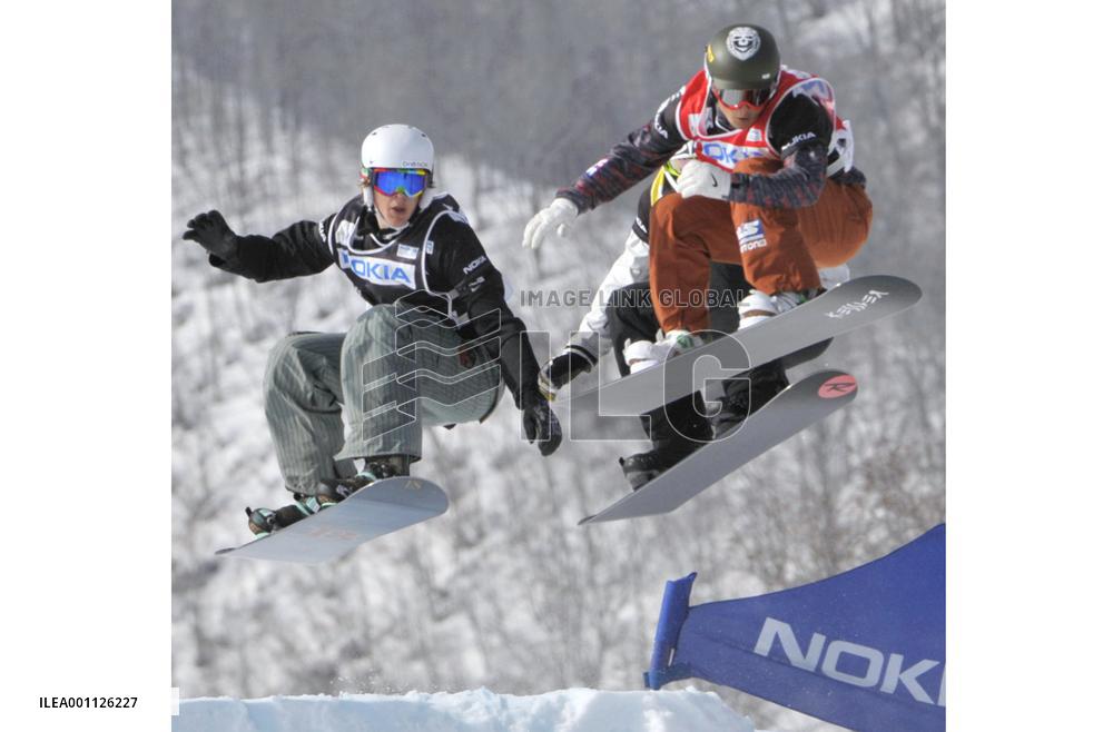 American Watanabe wins snowboard cross World Cup title