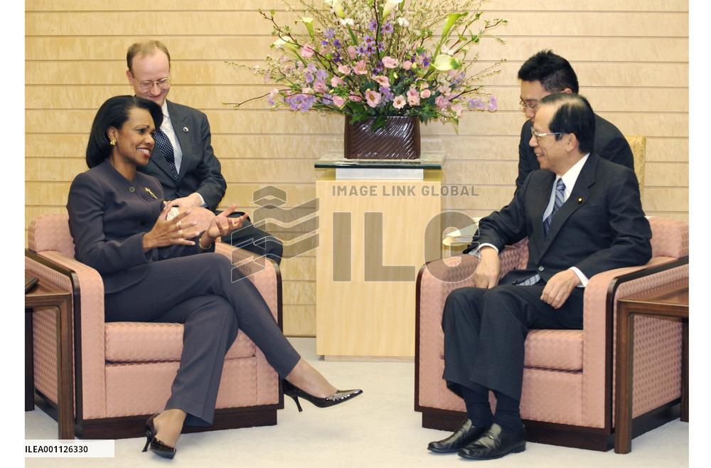 Rice holds talks with Fukuda