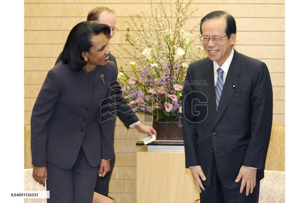Rice holds talks with Fukuda
