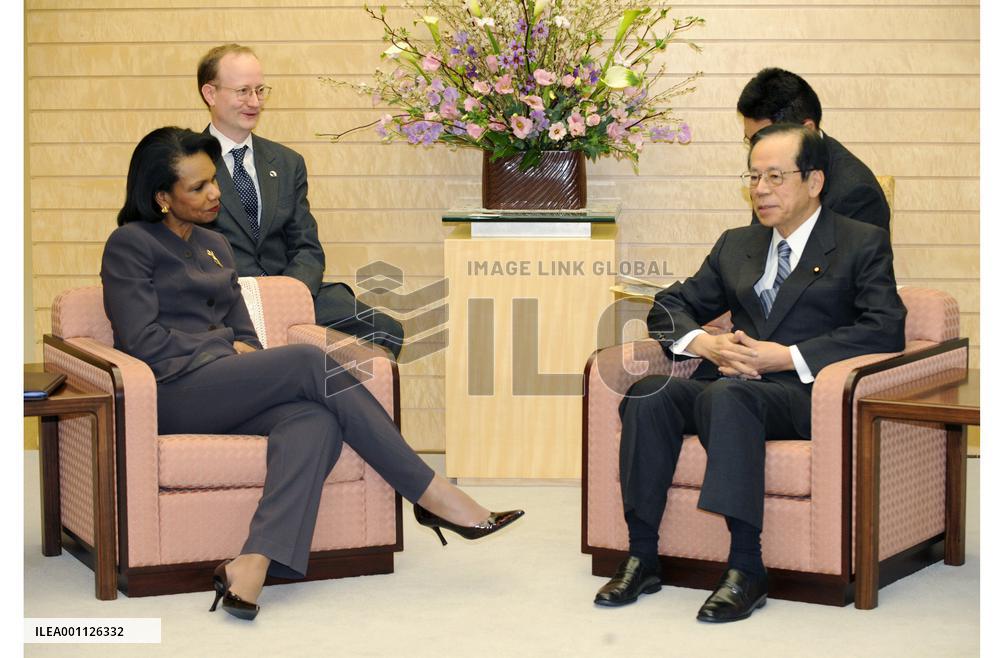 Rice holds talks with Fukuda