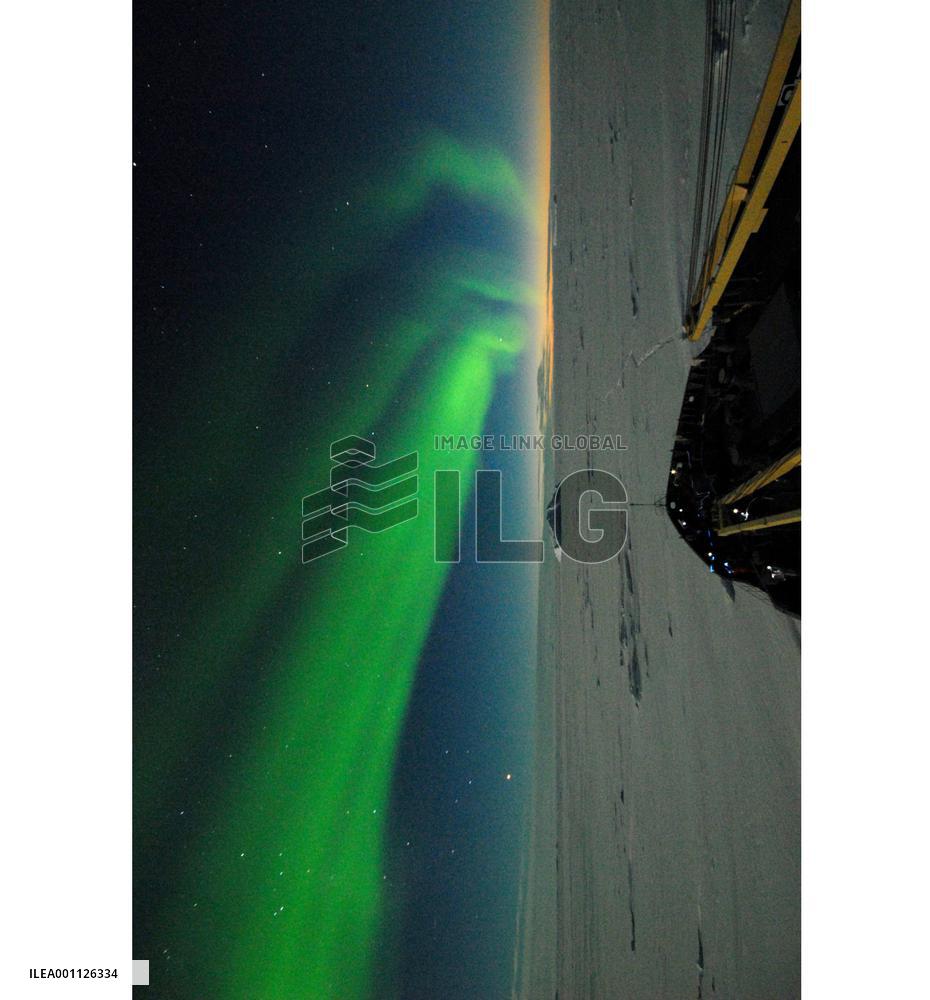 Aurora observed by icebreaker Shirase