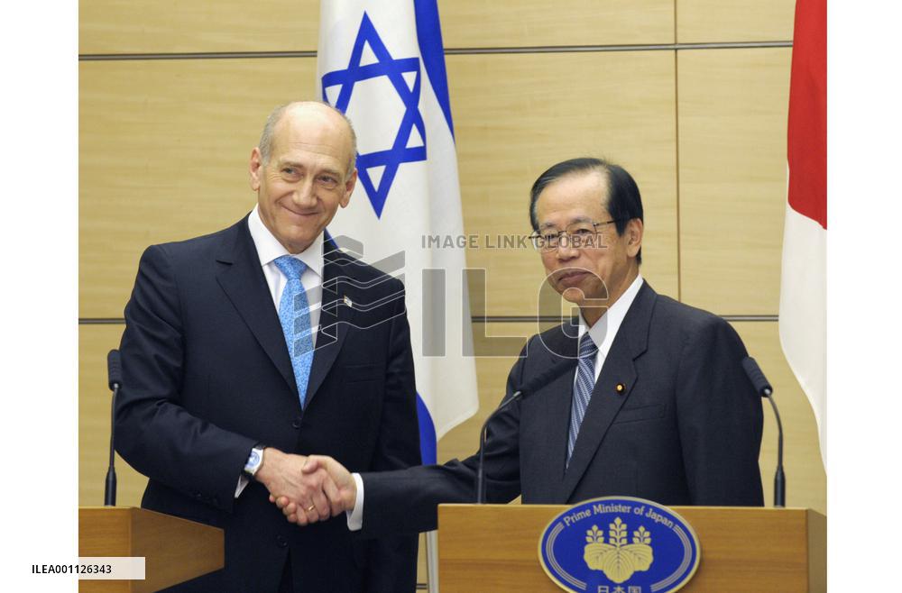 Israeli Prime Minister Olmert meets with Fukuda