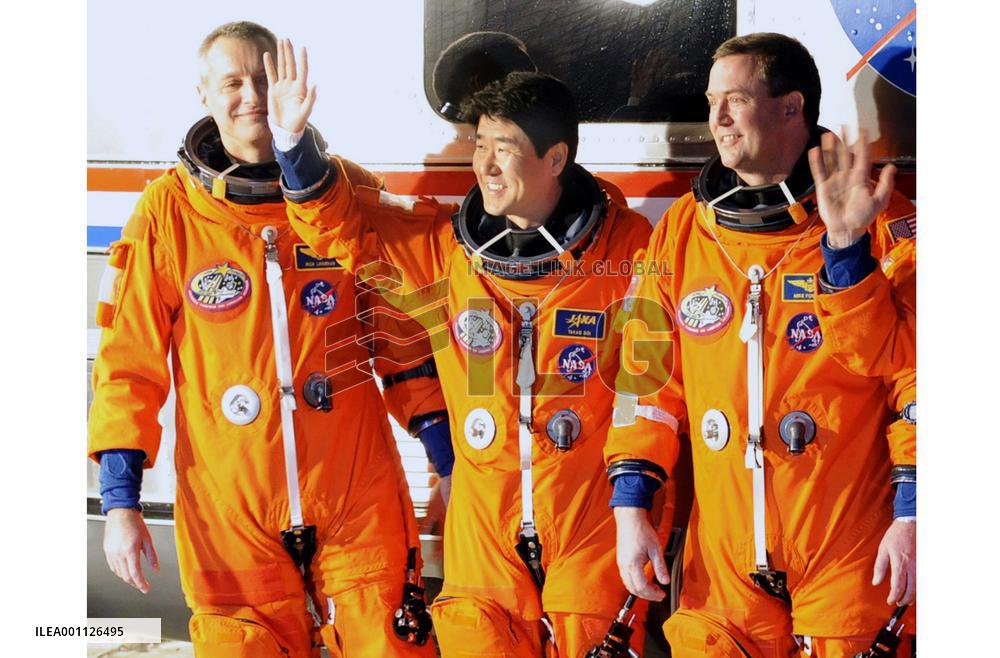 Endeavour crew heads to shuttle orbiter to await liftoff