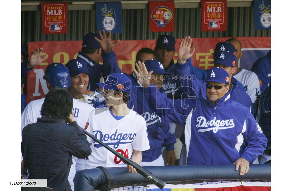 Preseason MLB game held for first time in China